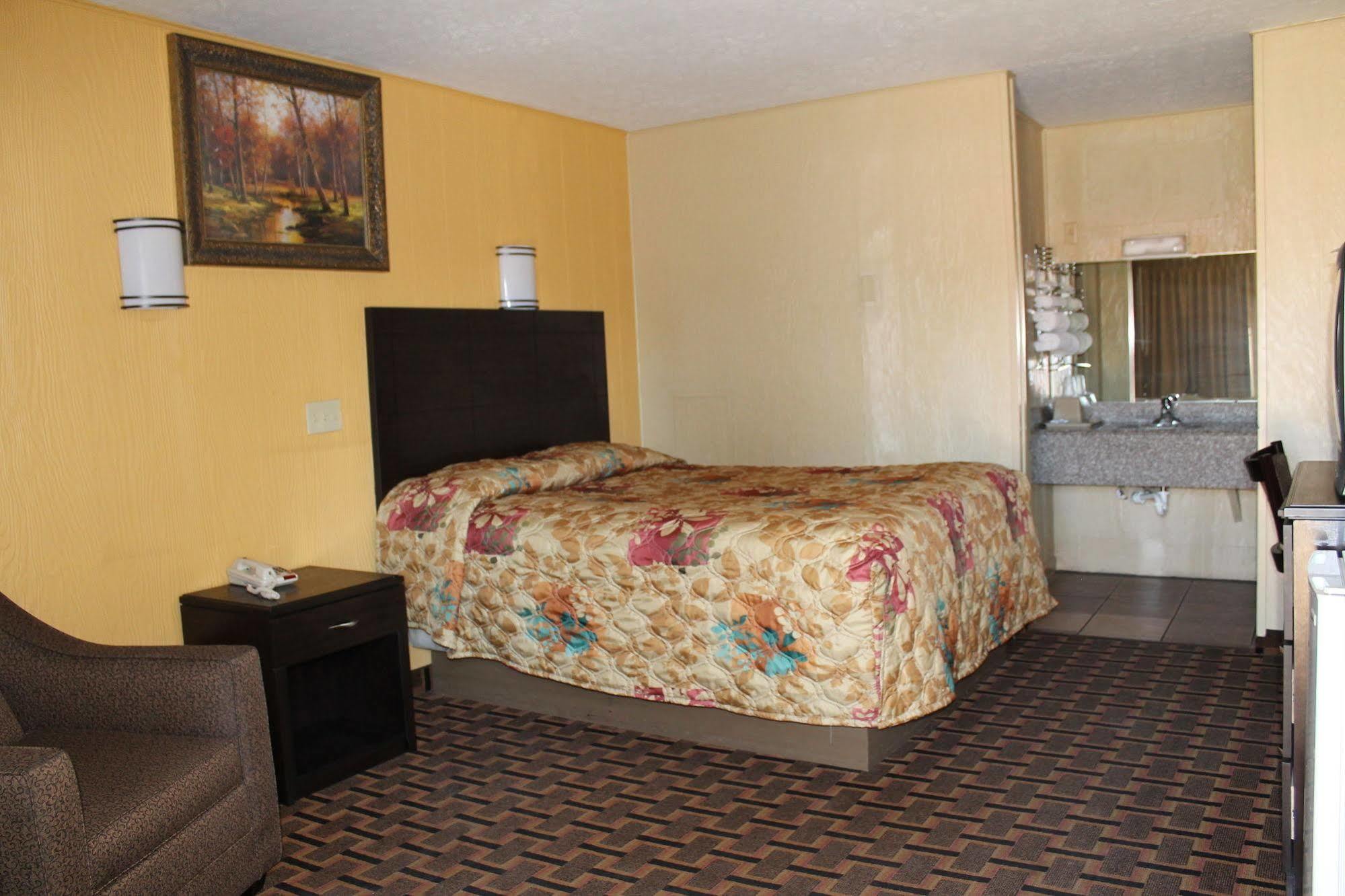 Charles Wesley Motor Lodge Downtown Broken Bow- Hochatown מראה חיצוני תמונה