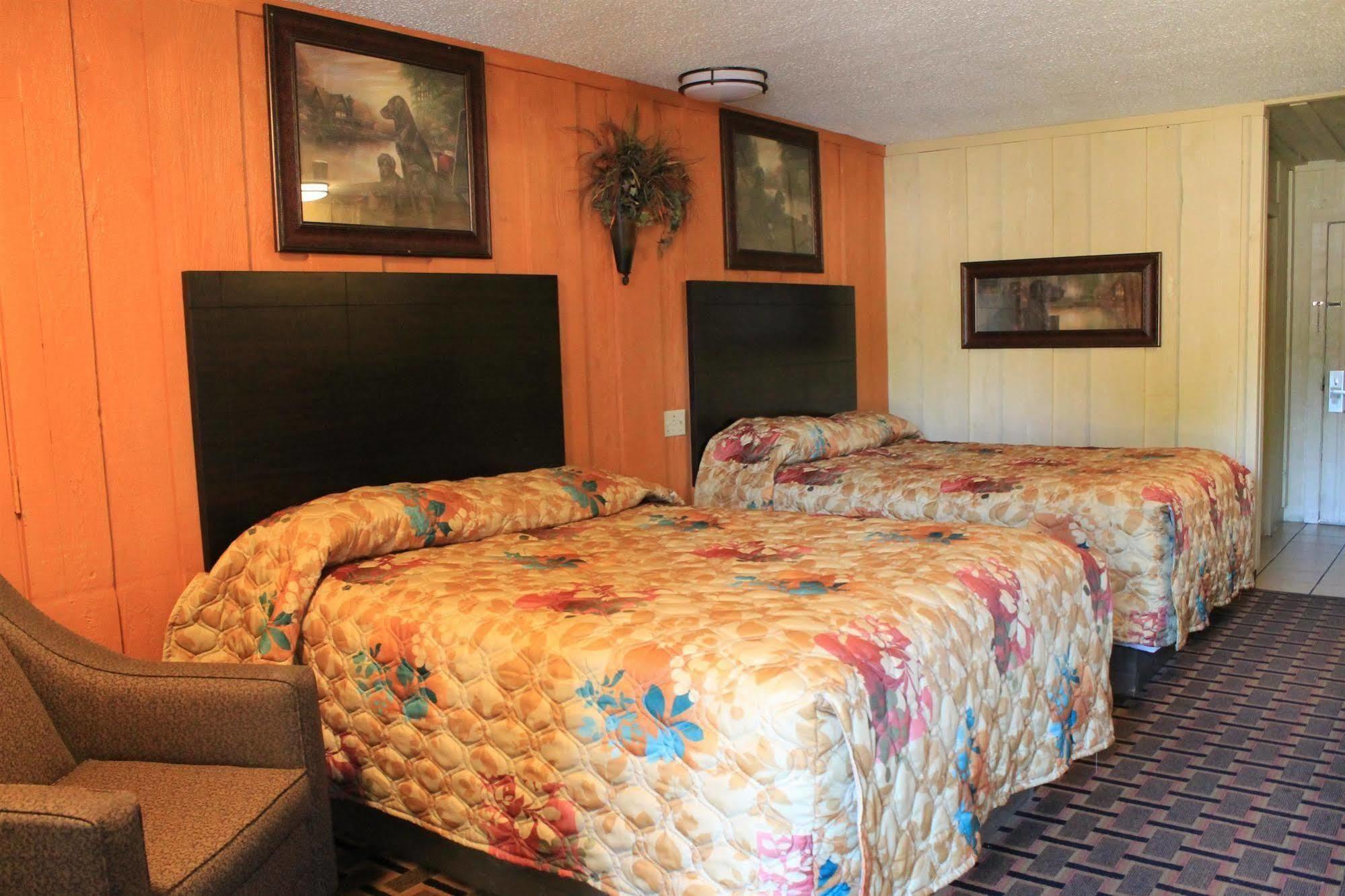 Charles Wesley Motor Lodge Downtown Broken Bow- Hochatown מראה חיצוני תמונה